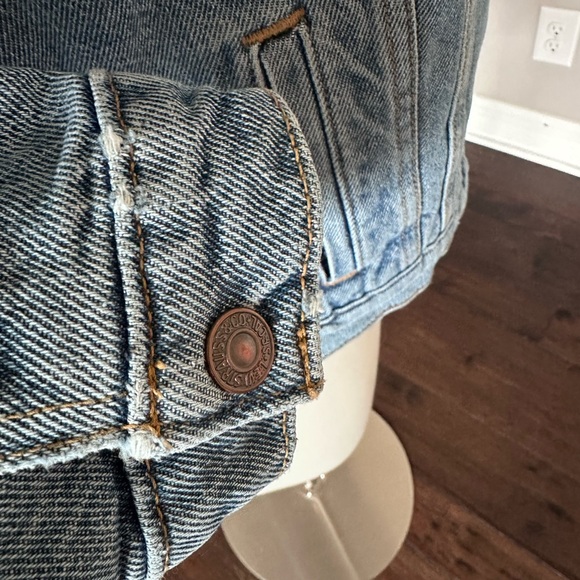 Levi's Original Cropped Sherpa Trucker Denim Jean Jacket Women's Large NWTs - Picture 10 of 16